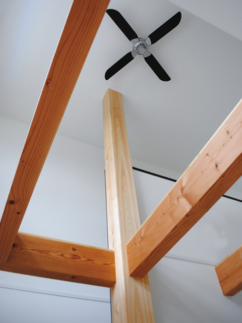 七寸の木曽東濃檜大黒柱