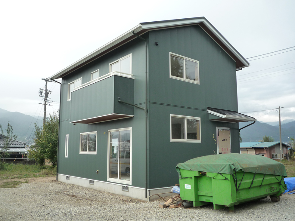 リビングに吹抜がある明るい家